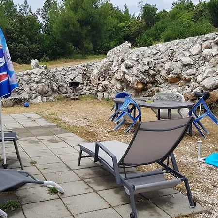 Apartment Sanja 4 *