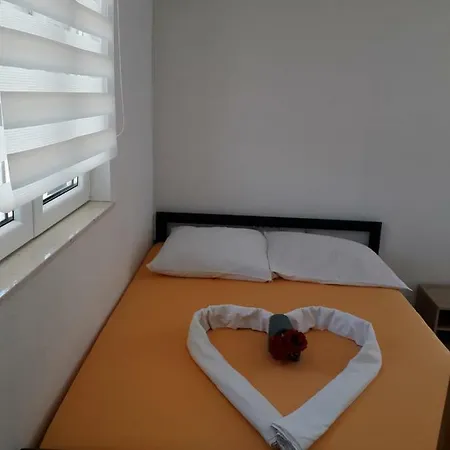 Sanja 4 * Neum